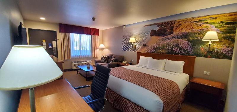 One-Bedroom Deluxe King Suite - Non-Smoking image 3