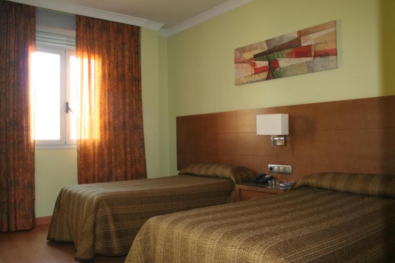 Hotel 4C Puerta Europa - image 14