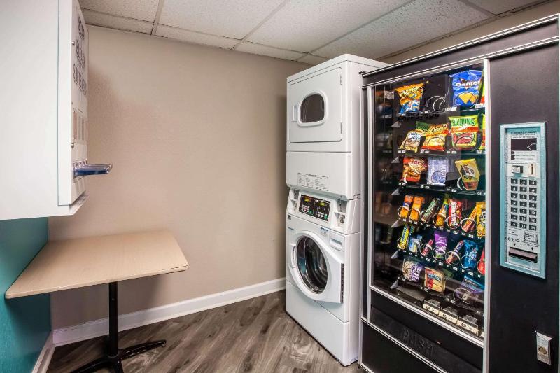 Travelodge by Wyndham Houston Hobby Airport - image 22