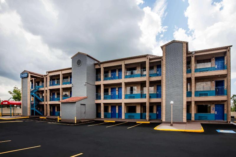 Travelodge by Wyndham Houston Hobby Airport - image 19