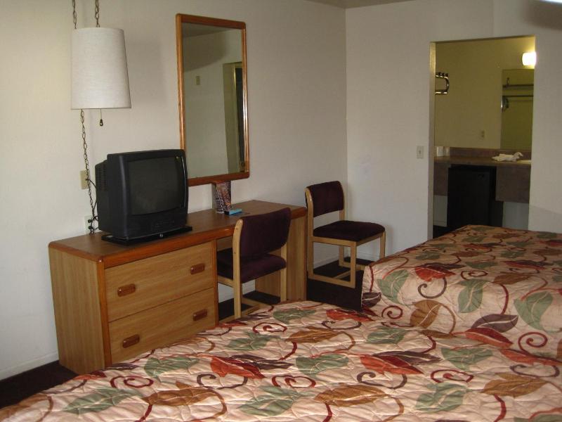 EZ 8 Motel Old Town - image 4