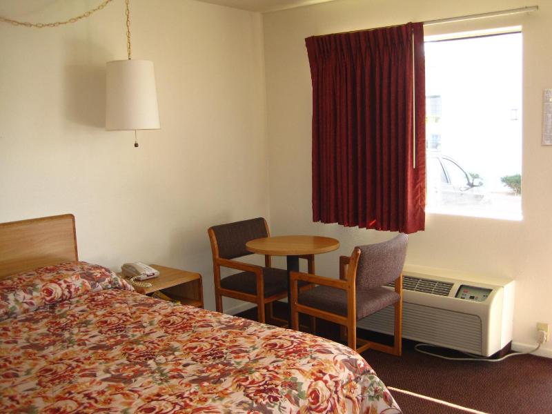 EZ 8 Motel Old Town - image 10