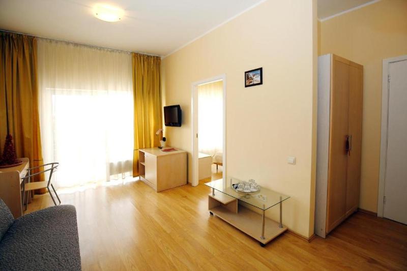 Studio with Balcony image 3