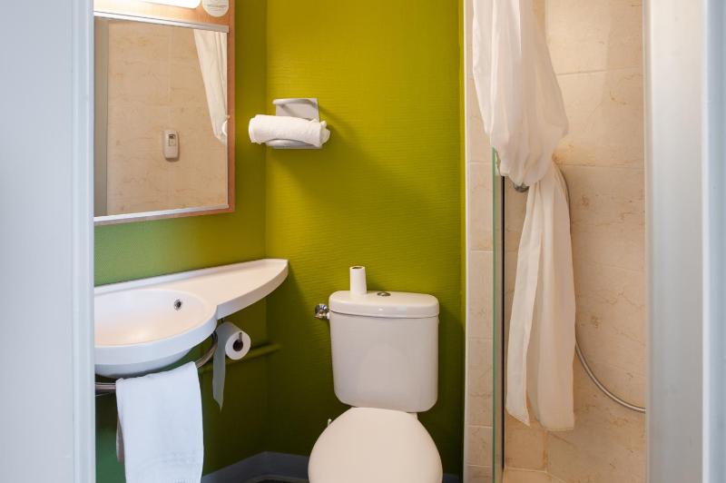 Quadruple Room image 4