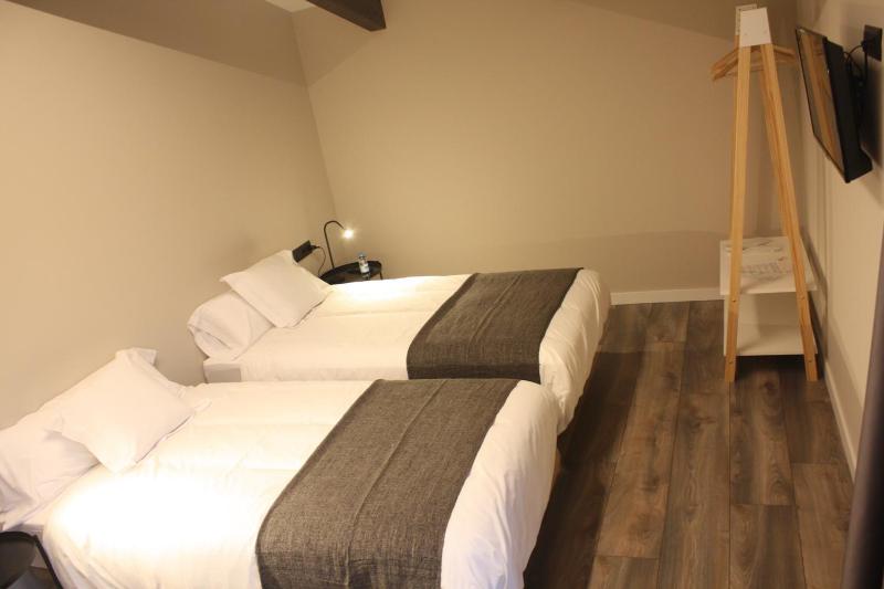 Standard Double Room image 4