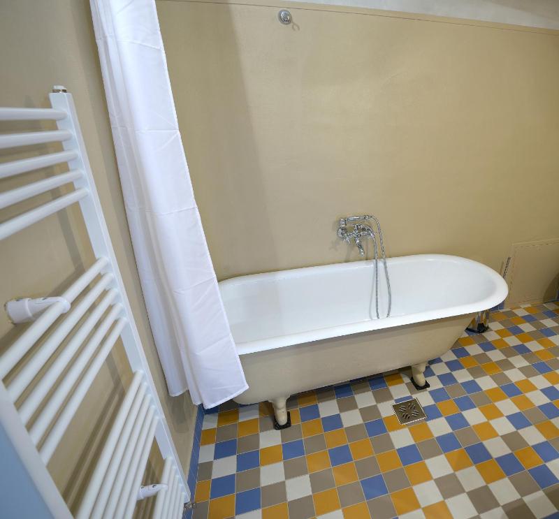 Two-Bedroom Apartment - Virgil Fulicea 3 image 2