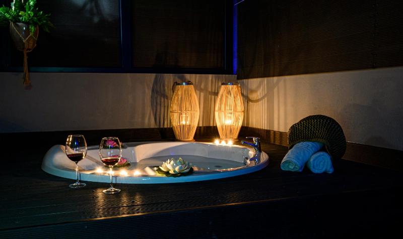 Luxury Triple Room image 4