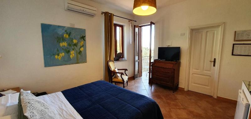 Standard Double Room image 4