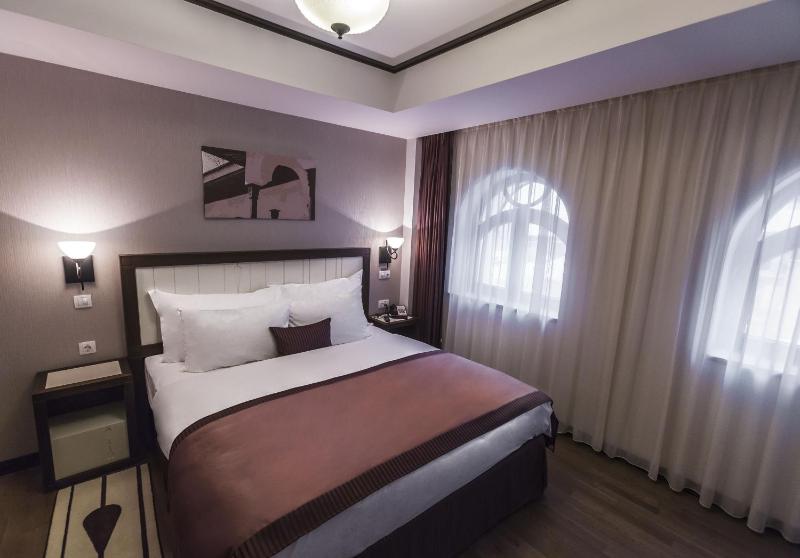 Junior Suite with Free WiFi image 3