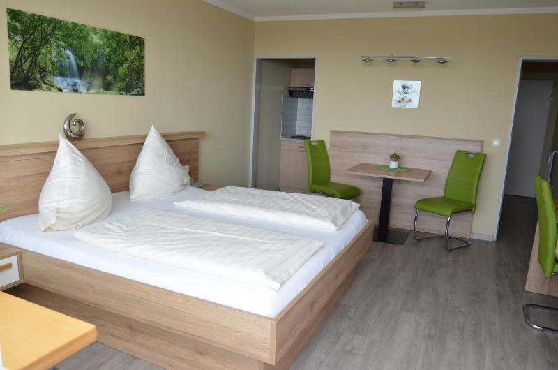 Double Room image 4
