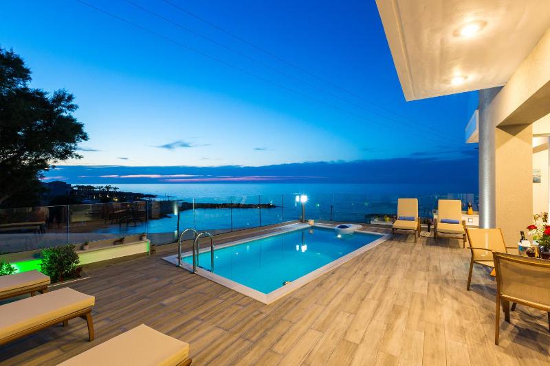 Contessa del Mare - Beachfront Living by etouri - image 8