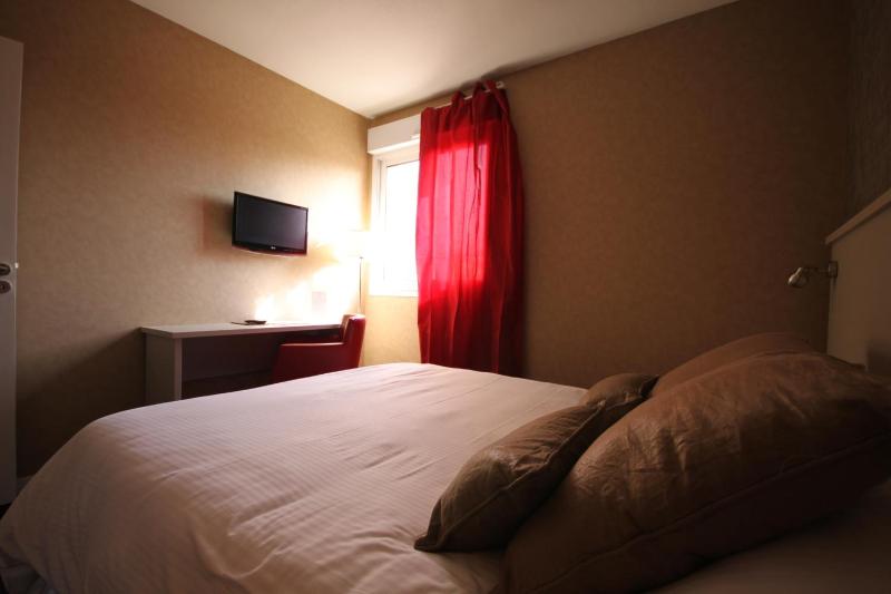 Double or Twin Room image 4