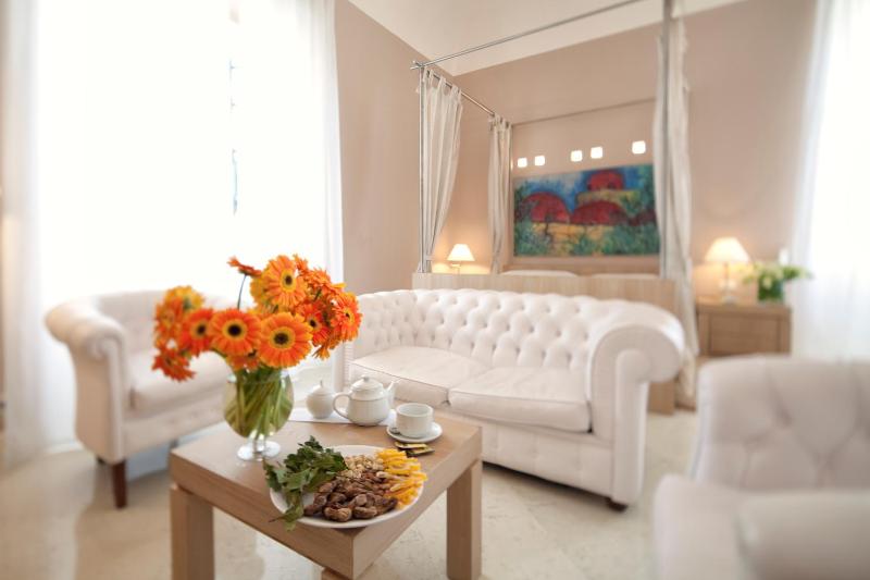 Luxury Suite image 4