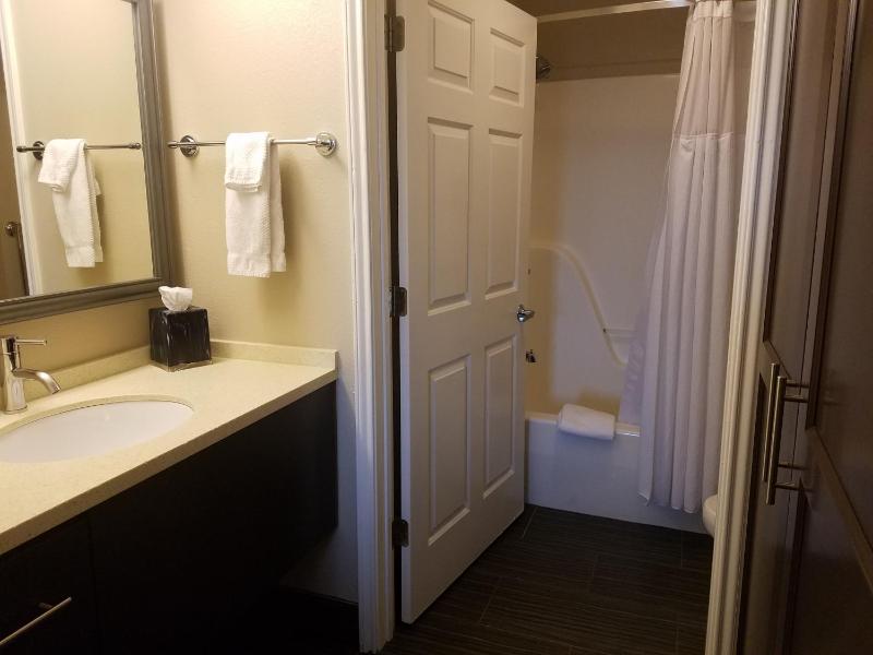 Two-Bedroom Suite with One King and One Queen Bed image 3