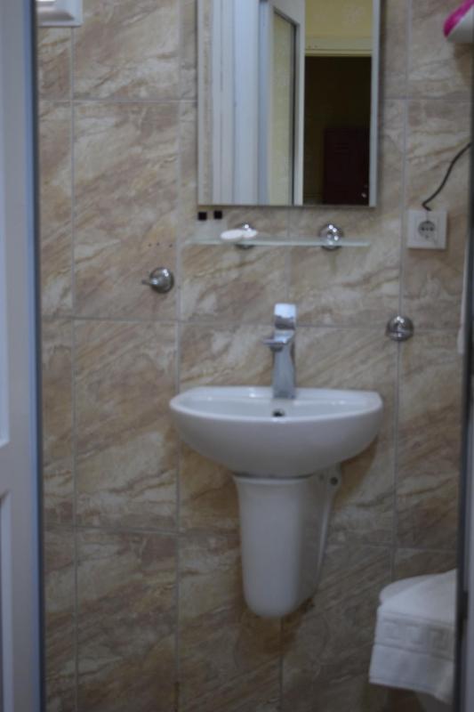 Standard Triple Room image 2