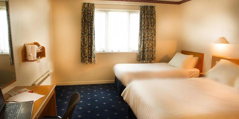 Twin Room image 3