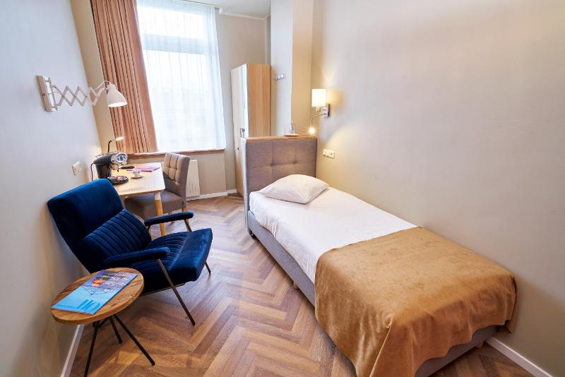Single Room image 3