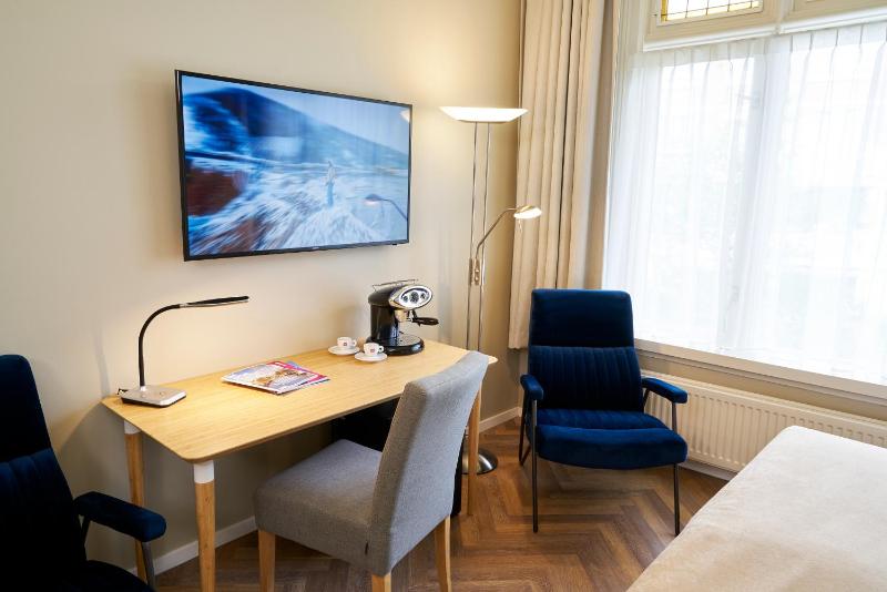 Standard Double or Twin Room image 4