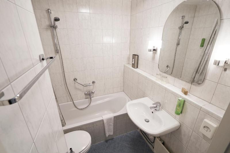 Standard Double or Twin Room image 3
