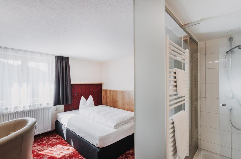 Single Room image 4