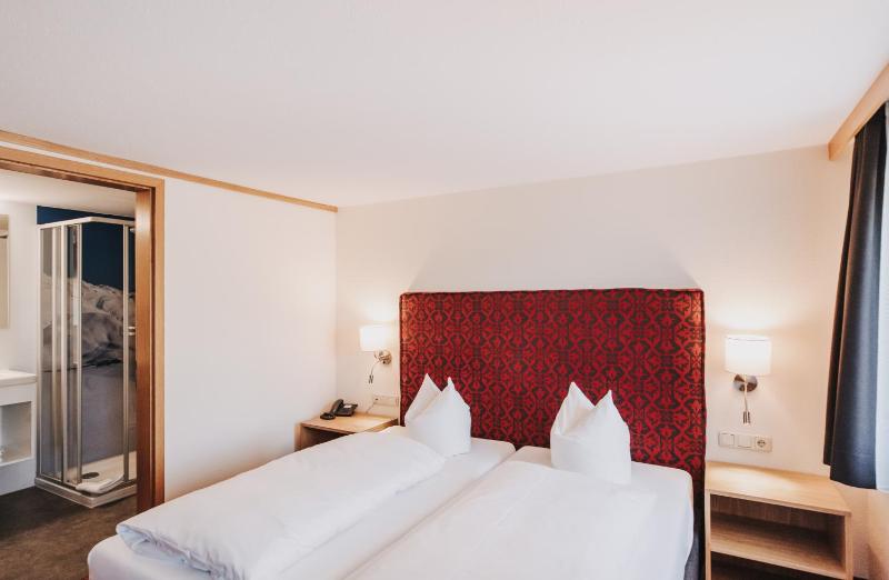 Double Room image 4