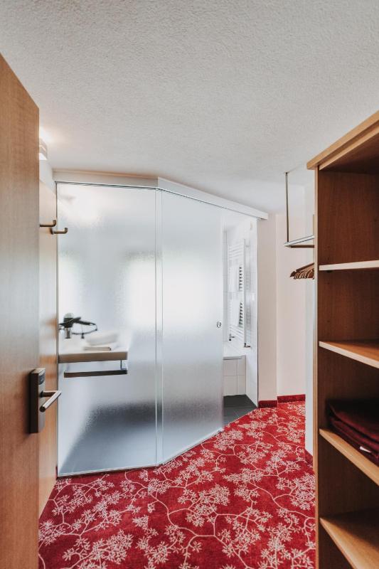 Double Room image 3