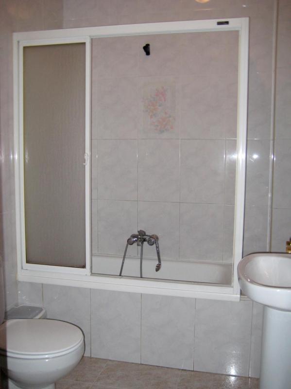 Double or Twin Room with Private Bathroom image 2