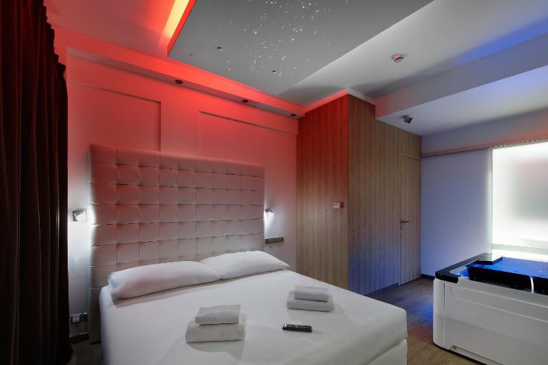 Wellness Room with Private Jacuzzi image 2