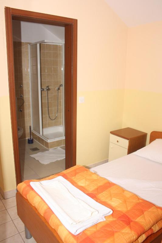 Single Room image 1