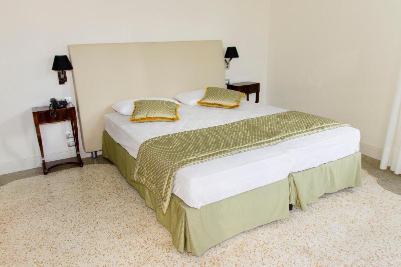 Classic Triple Room image 3