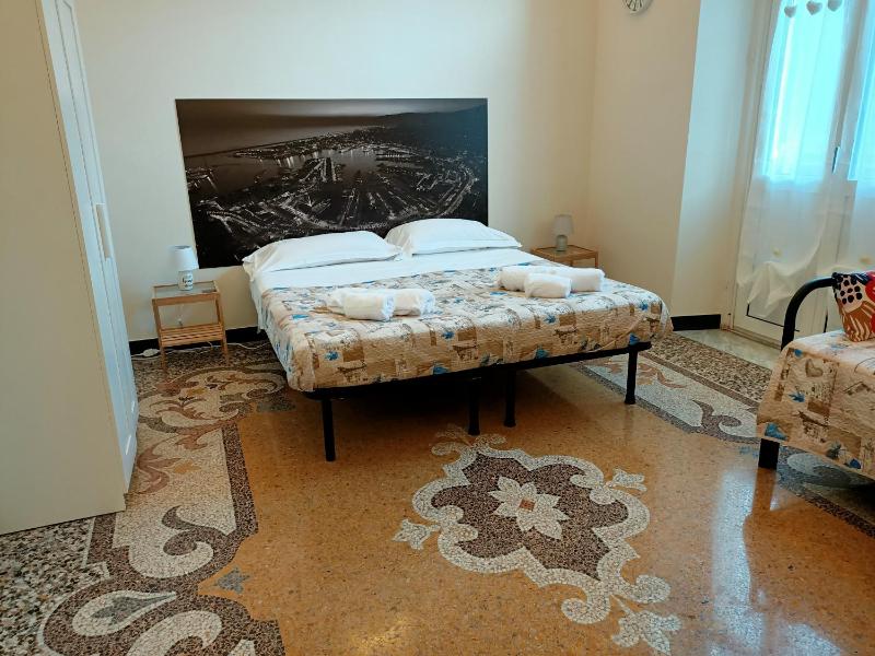 Quadruple Room with Shared Bathroom image 3