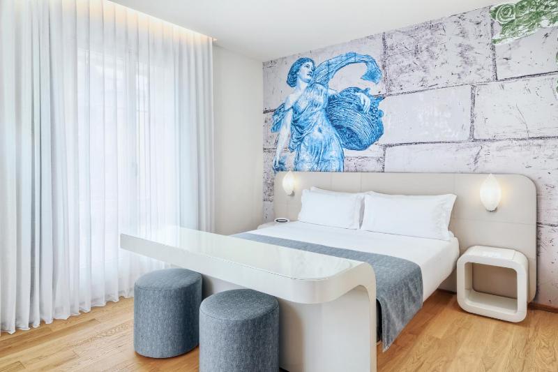 Standard Double Room image 2
