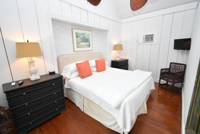 Simonton Court Historic Inn & Cottages - image 14