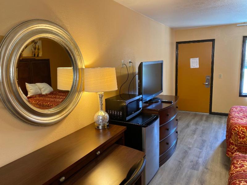 Double Room with Two Double Beds - Non-Smoking image 3
