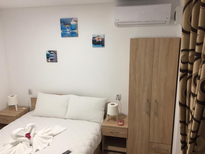 Double Room with Private Bathroom image 1