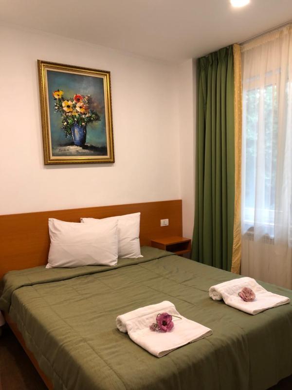 London Hotel - image 21