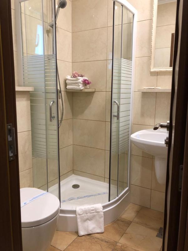 London Hotel - image 20