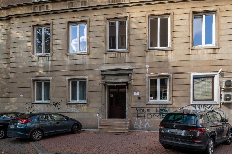 One-Bedroom Apartment image 2