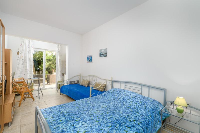Studio Apartment image 3
