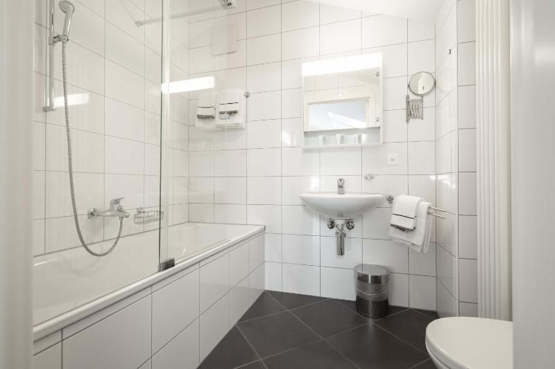 Superior Double Room with Mountain View image 3
