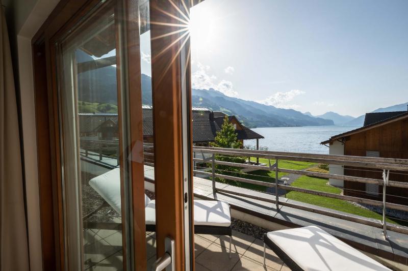 Double Room with Lake View image 4