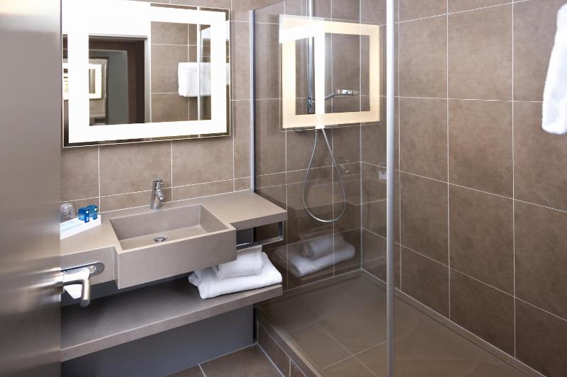 Superior Triple Room image 3