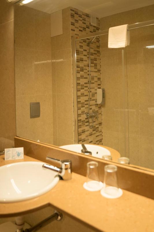 Hotel Sercotel Tres Luces - image 4