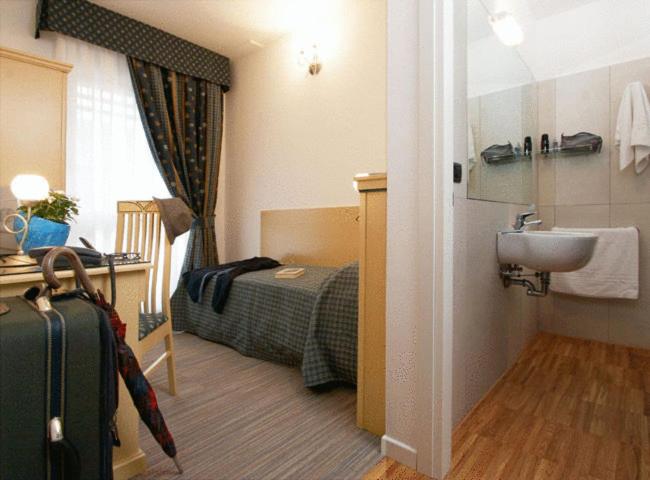 Single Room image 1