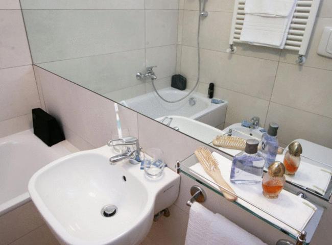 Single Room image 3