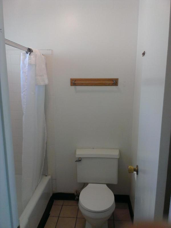 Queen Room with Two Queen Beds - Smoking image 3