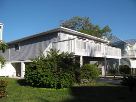 Two-Bedroom Apartment with Pool View - 117 Neptune Lane image 1