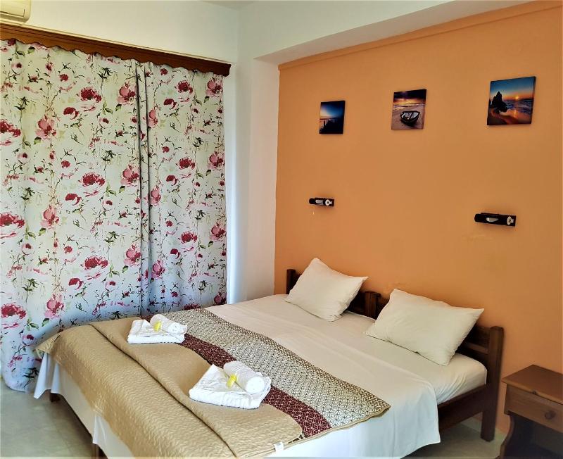 Deluxe Double Room with Balcony image 4