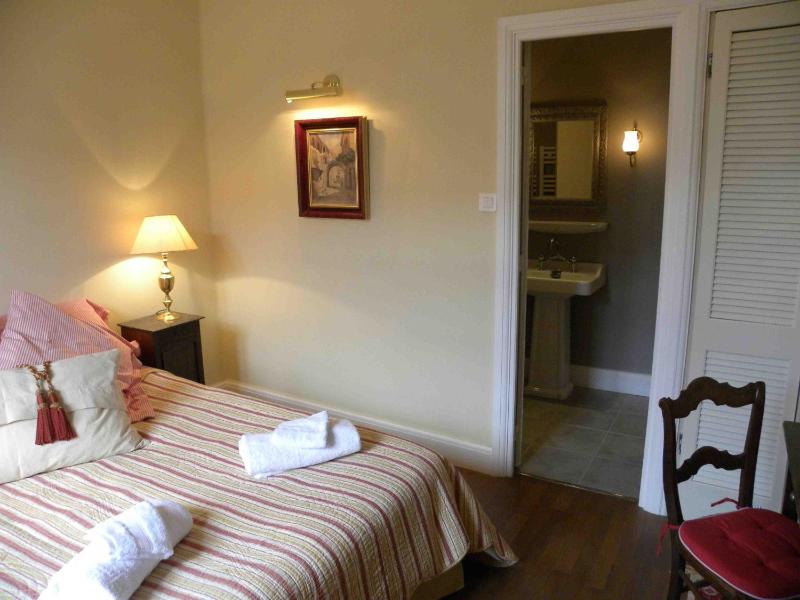 Standard Double Room image 4