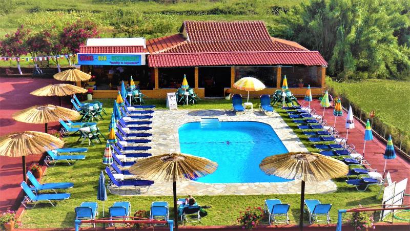 Triple Room with Pool View image 2